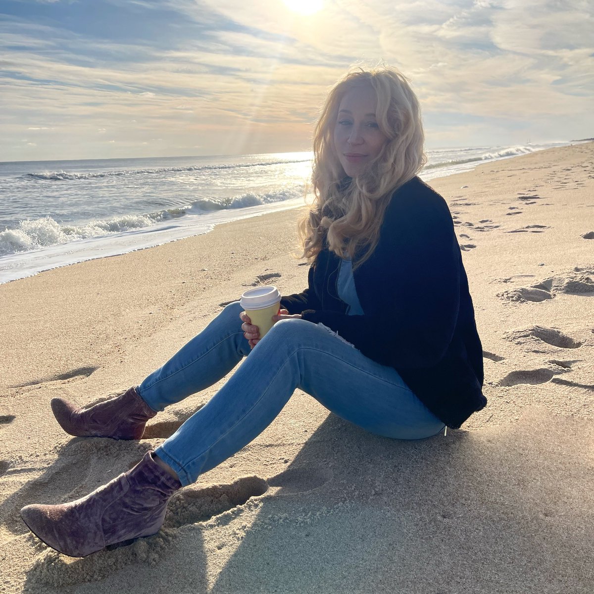 Sometimes happiness can be as simple as a hot drink on a cold day 😍                  What’s in your mug today? Have a #happySaturday ♥️