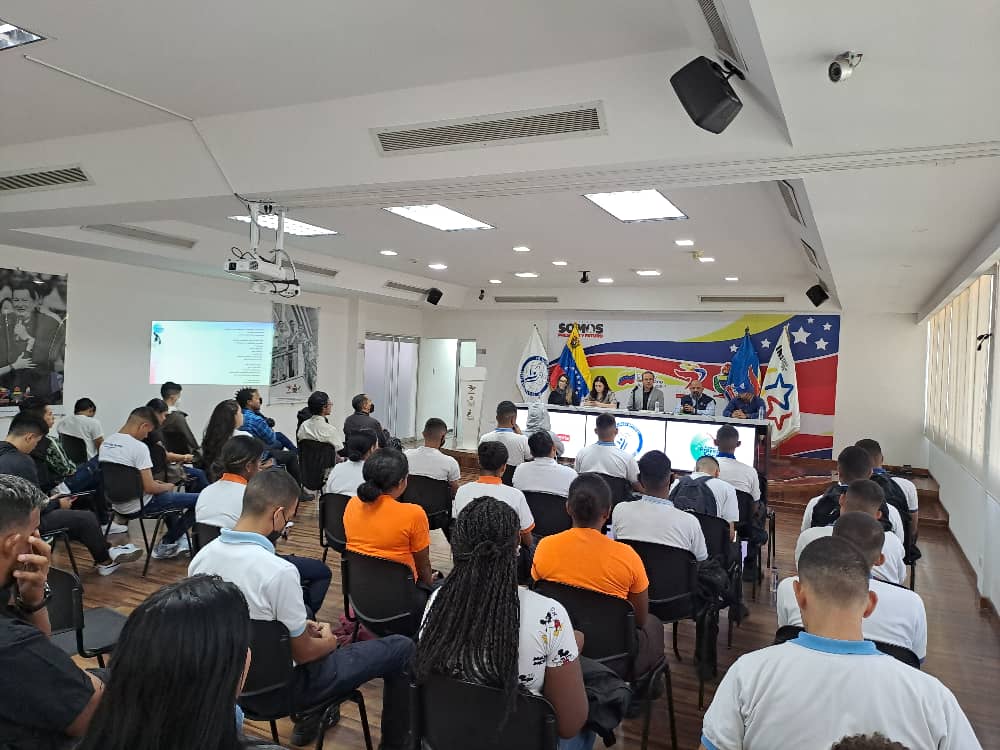 proyectosocial1's tweet photo. Hemos Culminado un exitoso Foro en el Día Internacional de los #DDHH  realizado en @juventudydep. #ComprometidosConVenezuela https://t.co/B8HgwUmOji