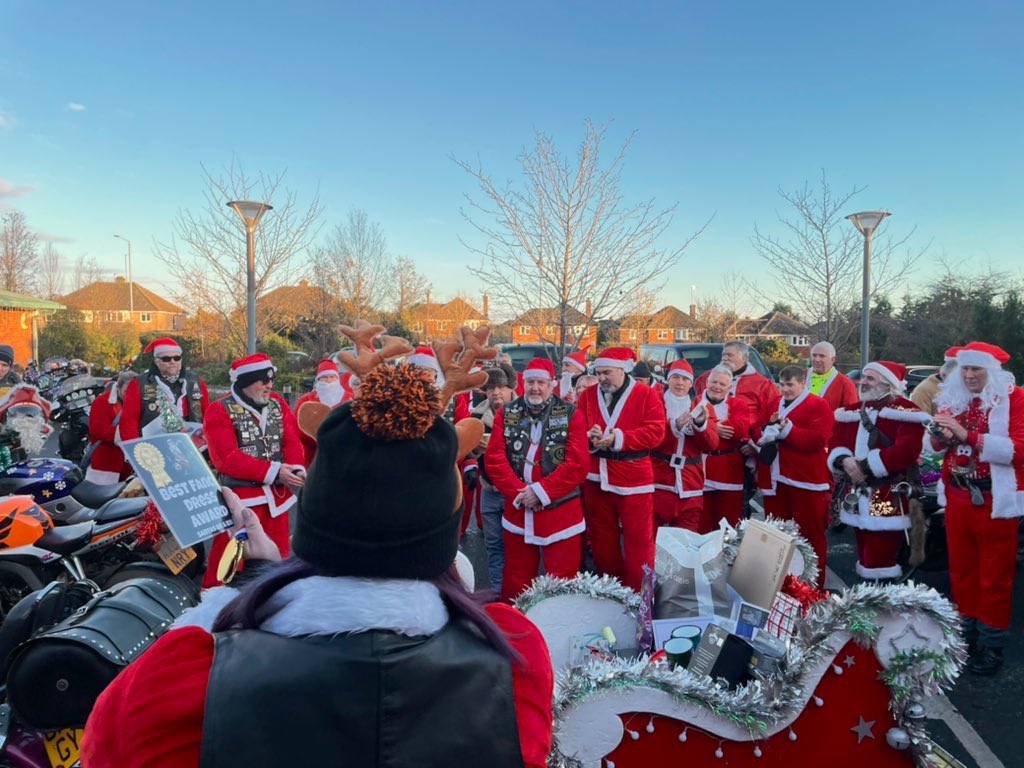 What an amazing afternoon had by everyone at <a href="/AcornsHospice/">Acorns Children's Hospice</a> for The Three Counties. 

Thank you to all the <a href="/santasonabike/">Santa's on a Bike</a> who embraced the cold weather &amp; took part in todays ride across Worcestershire. 

The children absolutely loved their visit 🧡🏍🎅🏻🤶🏻🏍 

#WorcestershireHour