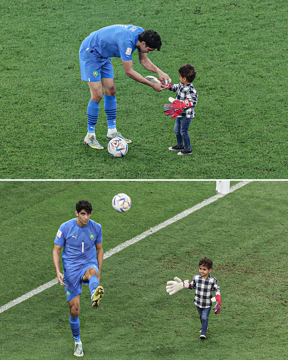 Bounou played with his son on the field after Morocco's quarterfinal win 🥹

This is what it's all about ❤️