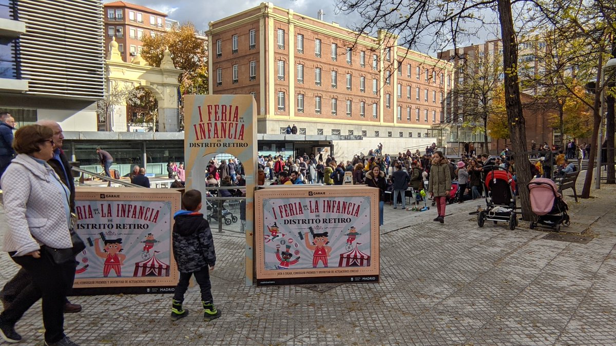 asocgaraje's tweet photo. Exitazo espectacular esta mañana en la #FeriaInfanciaRetiro de @JMDretiro en la Plaza Daoíz y Velarde 🎪

Decenas y decenas de niñas, niños y familias pudieron disfrutar de talleres, pruebas, actuaciones y multitud de premios 😃🎁🙌🏼

Gracias por traer tanta energía! https://t.co/SV0kETYV5n