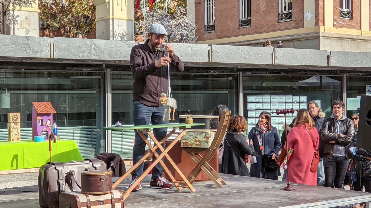 asocgaraje's tweet photo. Exitazo espectacular esta mañana en la #FeriaInfanciaRetiro de @JMDretiro en la Plaza Daoíz y Velarde 🎪

Decenas y decenas de niñas, niños y familias pudieron disfrutar de talleres, pruebas, actuaciones y multitud de premios 😃🎁🙌🏼

Gracias por traer tanta energía! https://t.co/SV0kETYV5n