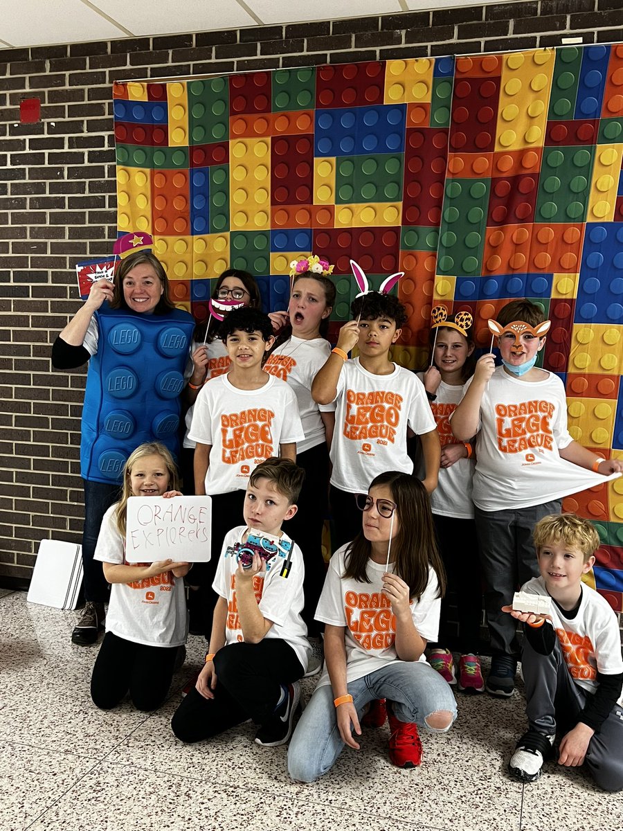 StaceySnyder's tweet photo. @OrangeTigersWLO @WaterlooSchools @firstlegoleague #orangeexplorers #graciousprofessionals #fun #STEM #woohoo https://t.co/Q2vliNicso