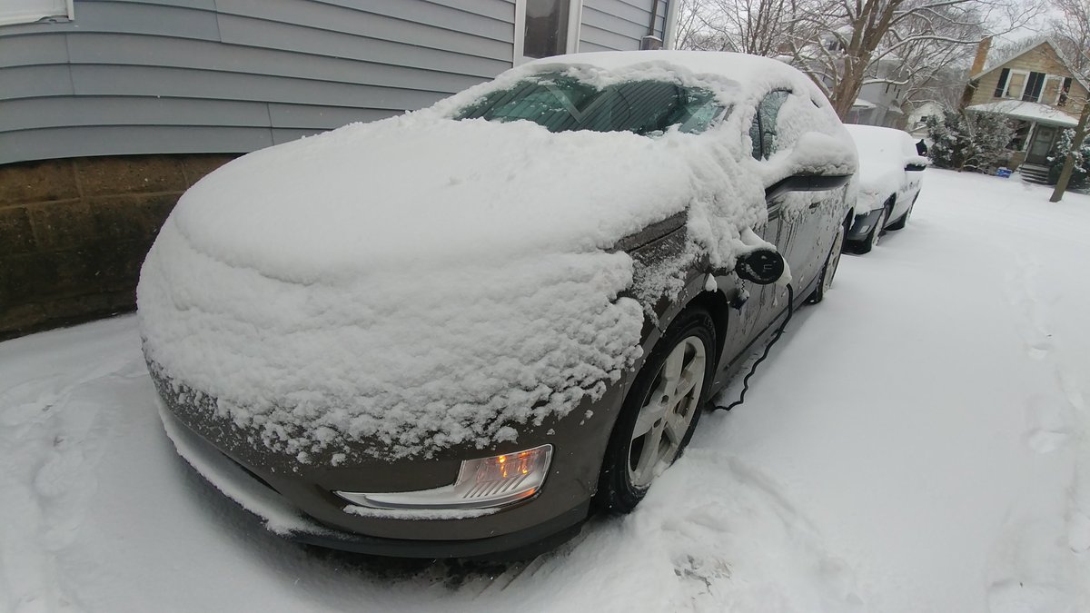 AmazingChevVolt's tweet photo. @jetlbomb @Synchronicity34 CLEAN ENERGY RETORT™/
I Have Used My Remote-Start From My "My Chevy" App Or Key Fob To Boot Up My #ChevyVolt's
- #AmazingChevyVolt 
- #AmazingChevyVolt2 
- #AmazingChevVolt3 
Since March, 2012!

Even Using L1, 120V AC #ParkCharging Volt Is Toasty W/Clean Windshield When I Leave! https://t.co/hAA5EVqjW2