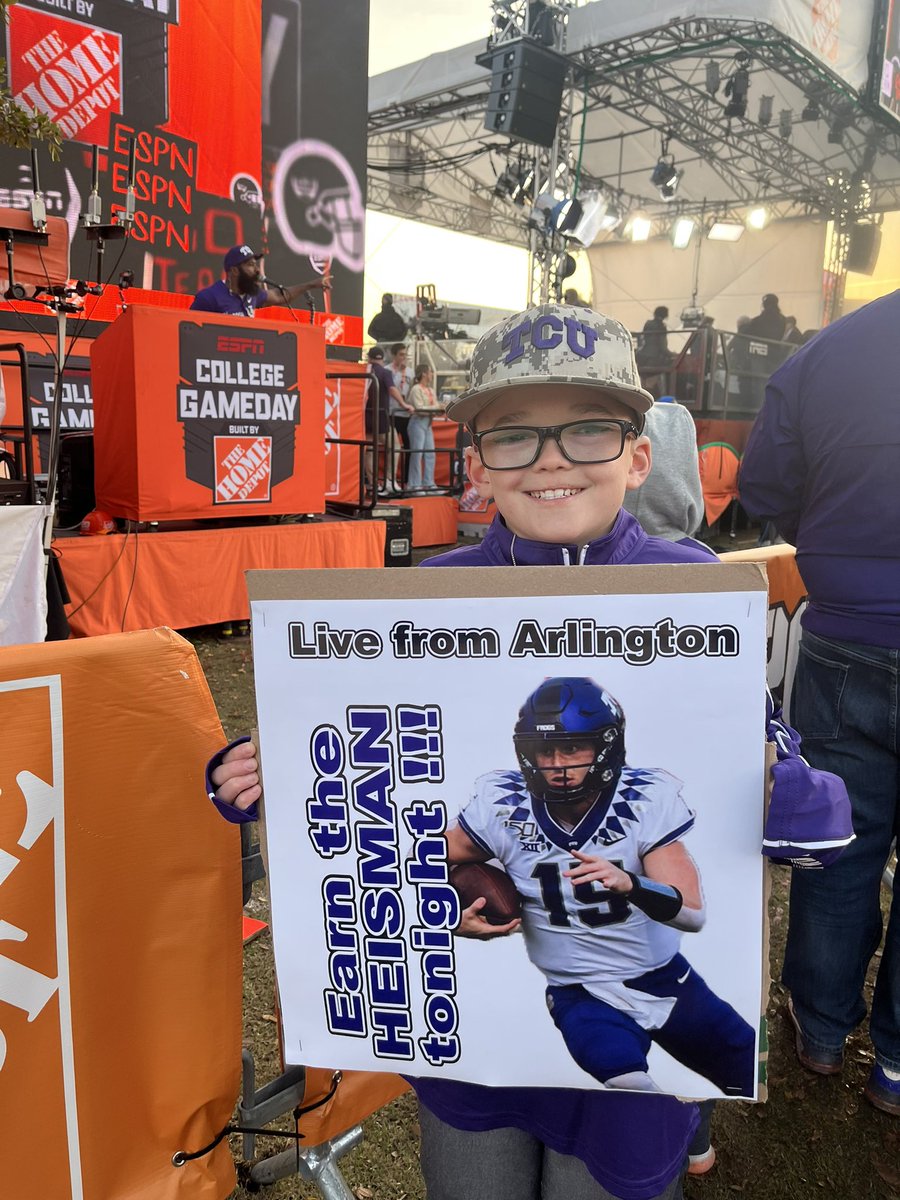 CoachO25's tweet photo. Good Luck tonight @MaxDuggan_10 . These guys are cheering you on!! https://t.co/V4goUsSLPt