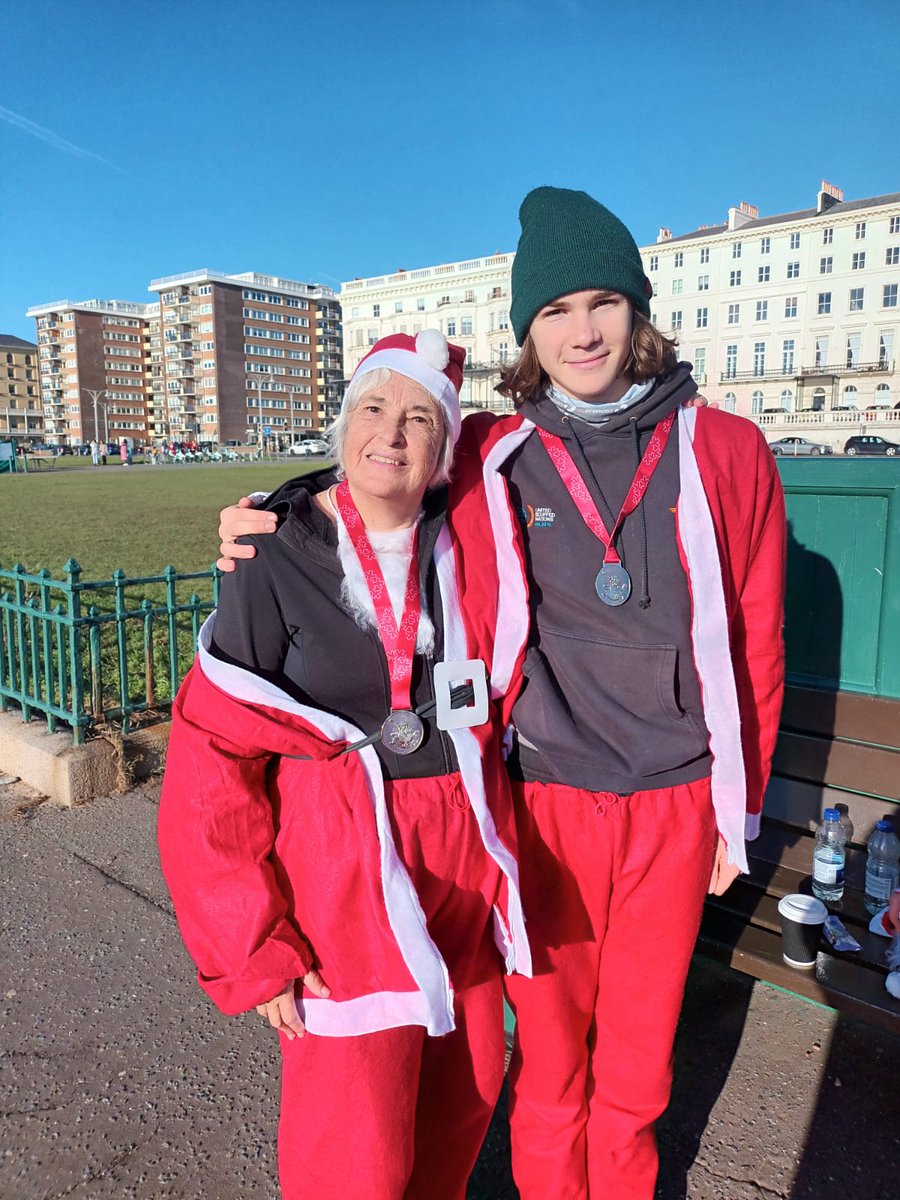 What a great way to spend a cold but sunny morning in Brighton. Annual Santa Dash, for all ages and abilities.