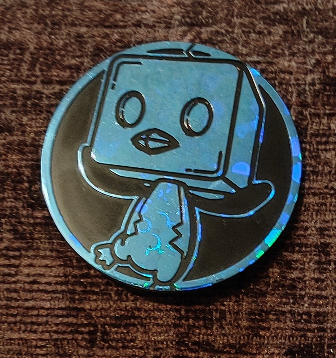 OfficialTomGame's tweet photo. Day 10 got this nice Eiscue coin

#pokemon #Pokemoncard #PokemonTCG https://t.co/XSmSnTxRf8