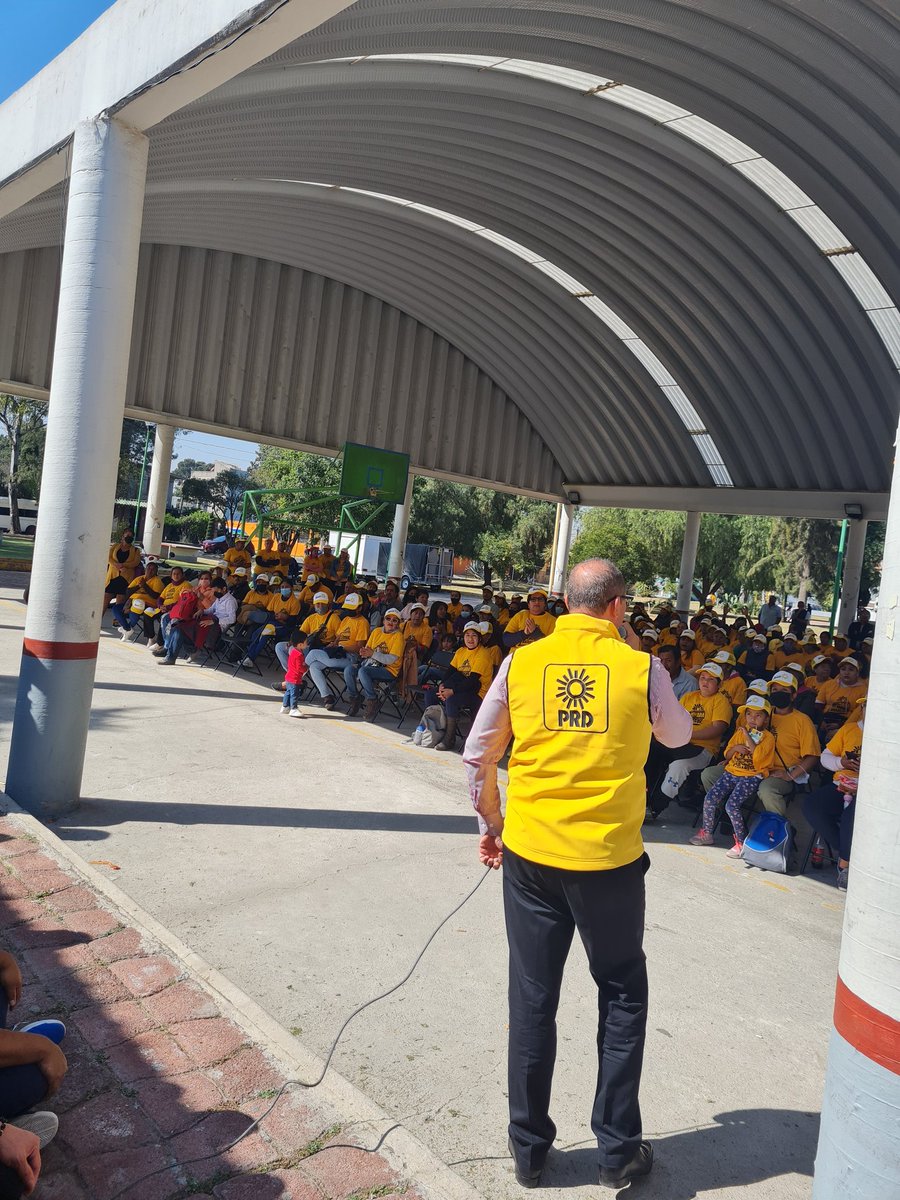 TomasOctaviano's tweet photo. Seguimos recorriendo nuestro Estado de México con el Dip Omar Ortega y la Dirigencia Estatal de nuestro Partido, para tomarle  protesta a los brigadistas del PRD en el hermoso Municipio de TECAMAC!

¡Somos PRD, somos Vanguardia  y la lucha sigue...! https://t.co/IL7k2aTfIC