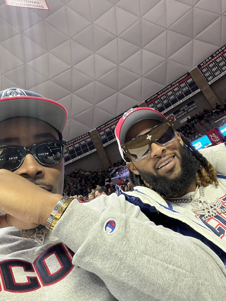 UConn on Twitter "Yo Aaron Jones Packers RB is at the game. Anyone know of any connection to