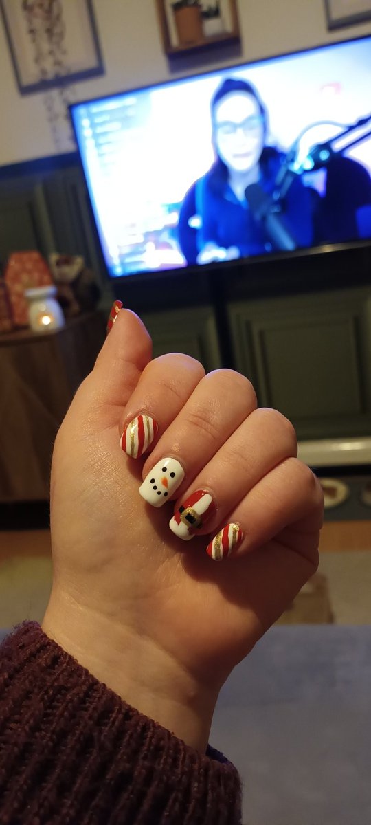 Razzicle's tweet photo. #paintwithsimply I always thought dotting tools were hard to use but it's because I had never used one with @holotaco before 🙃 look at my lil snowman friend!! https://t.co/Rq0impX6qu