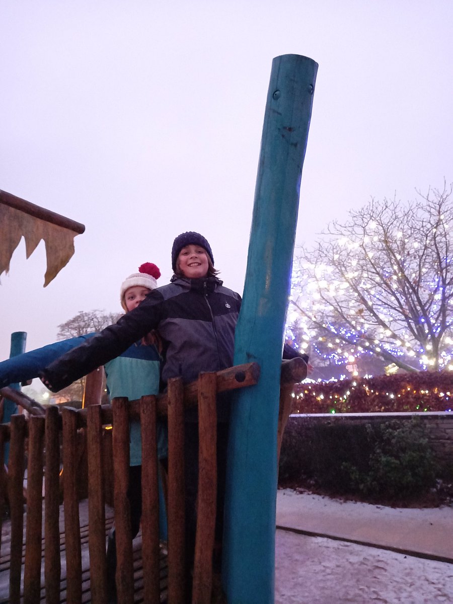 akjohnners's tweet photo. I think we'll sleep tonight! #ribbyhall #festivefun #fencinginsocks https://t.co/5BULI3uzRP