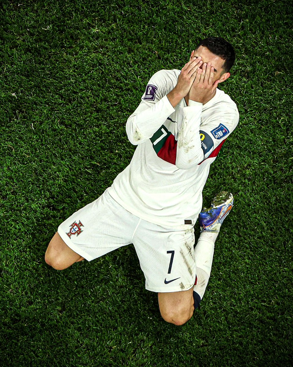 AhBaSut3's tweet photo. so sad😢
#christianoronaldo https://t.co/naRDgQncRw