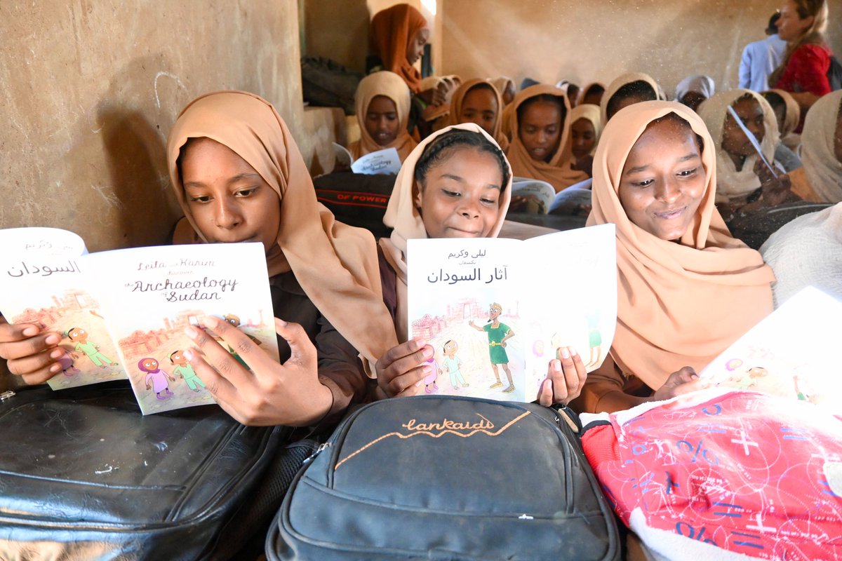 In the passing week, #SobaExpedition visited four public primary schools in Gana'ab and Marabiya. All kids received booklets on 'Archaeology of Sudan' (Arabic and English). Altogether 2500 booklets kindly provided by @sfdaskhartoum were distributed.