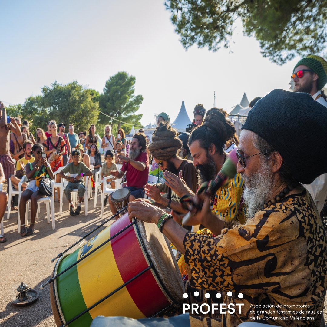 El ambiente del #Rototom es auténtico, un festival del que siempre nos llevamos nuevas experiencias y conectamos con otras culturas al ritmo del #reggae 🌈🌍

#MediterraneoEnVivoYSeguro