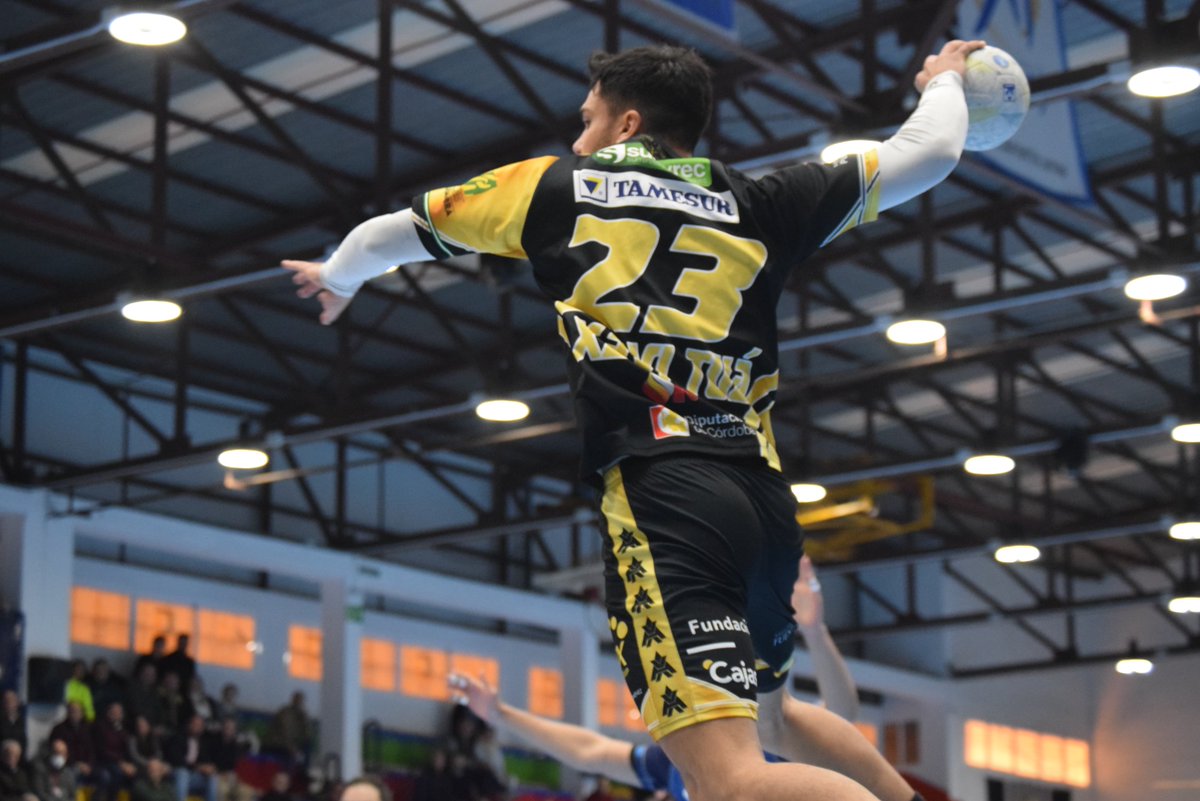 🔚 ¡FINAL, FINAL, FINAAAAAAAAAL Y VICTOOOOOOOORIA! 🔥

🏆 #LigaPlenitudeASOBAL - #J15
🤾‍♂️ <a href="/AngelXimenezBM/">BM Cajasol Ángel Ximénez Puente Genil</a> 3⃣6⃣
🆚 <a href="/CDBidasoaIrun/">CD Bidasoa Irun</a> 3⃣5⃣
🏡 Pab. Alcalde Miguel Salas
📲 En directo en @LaLigaSportsTV

📈 Estadísticas: asobal.es/estadisticas/3…

#muchoXvivir #VamosMiGenil #VamosAX