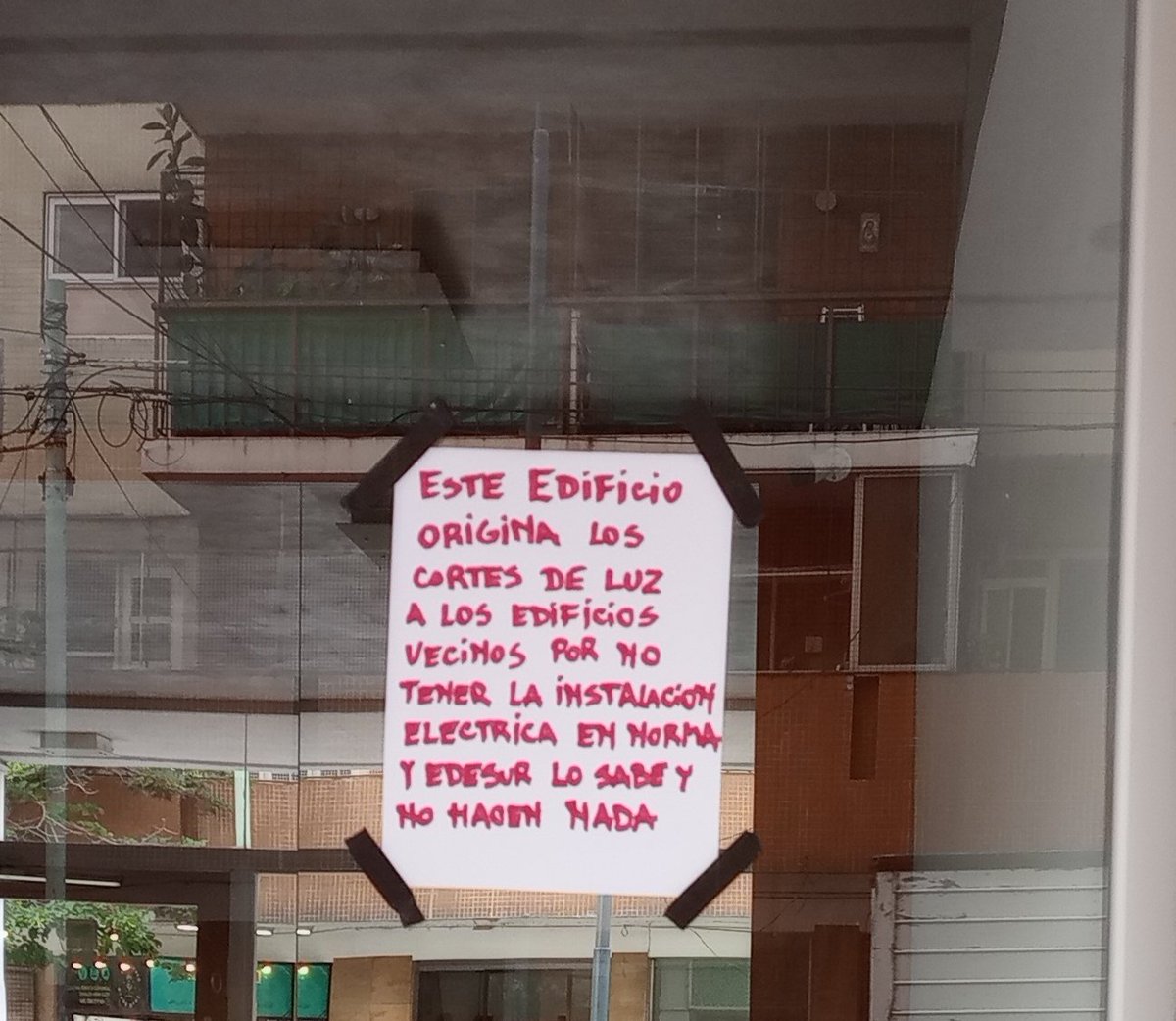 joserendler's tweet image. @OficialEdesur el problema está en el edificio cercano al mio que es todo eléctrico y que no tiene final de obra y perjudica a los edificios vecinos Que esperan para sancionarlo y dejarlos sin luz a ellos