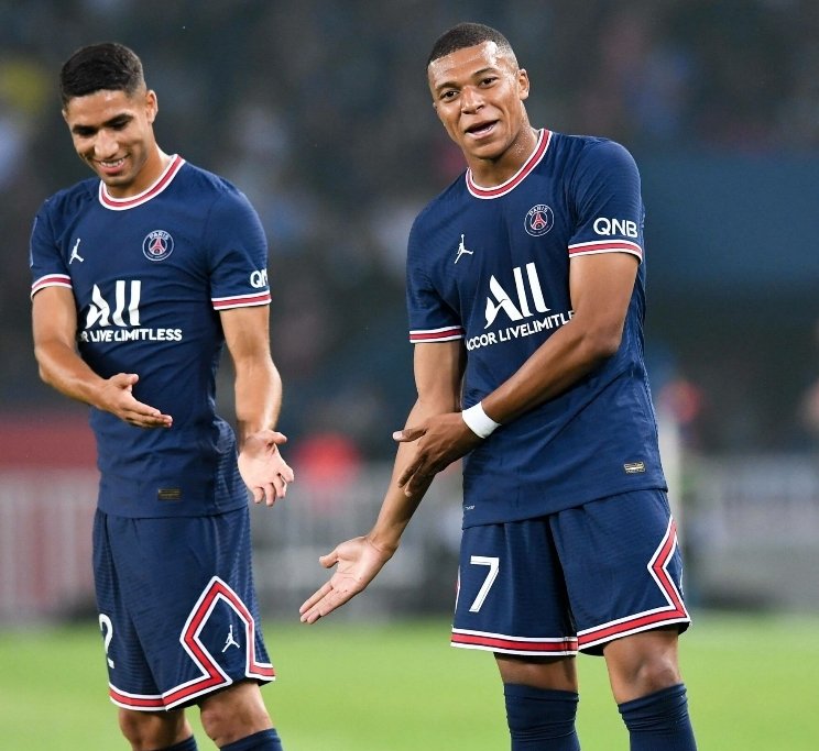 lagambergerif's tweet photo. L'amitié Mbappé-Hakimi s'arrêtera en demi-finale ! Kyk's va se faire foudroyer c'est indescriptible vous verrez les images bientôt !
#FRAMAR #MARFRAN #MARPOR https://t.co/7b6CdOHIRI