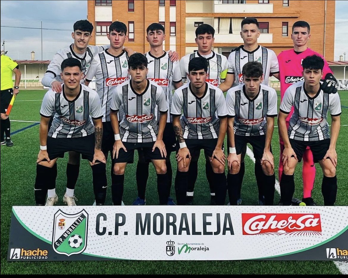 pablolucasd_'s tweet photo. Jamás he tenido esta sensación en este deporte , después de llevar jugando 11 años lo vivido hoy en nuestra casa ha sido lamentable. Muy dolidos por la derrota y más aún de la manera que ha sido , por culpa de decisiones absurdas como siempre Seguiremos hasta donde nos dejen ❤️🍍 https://t.co/0vUFyuTm2N
