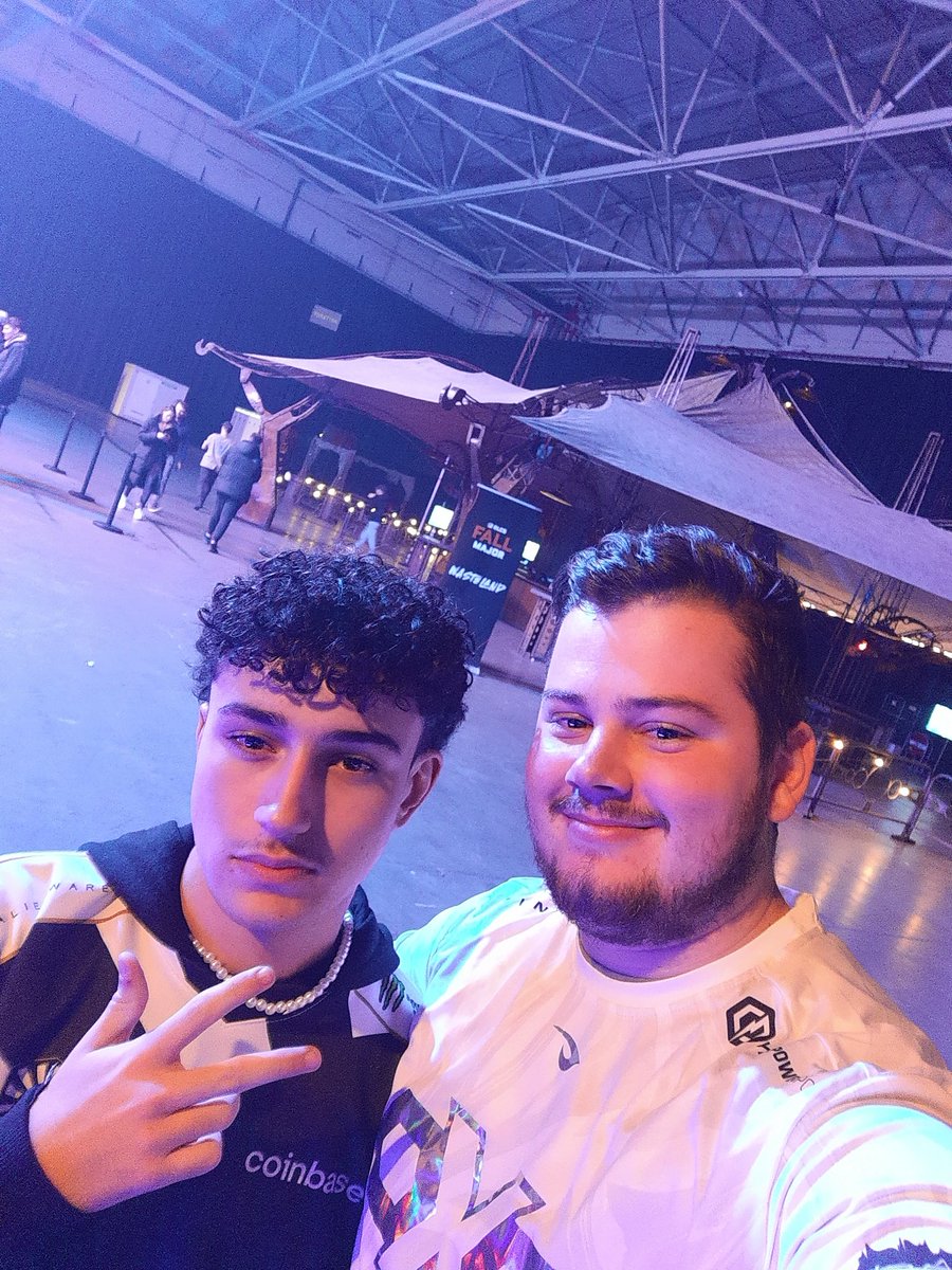 MisterIronGami1's tweet photo. Amazing first day of rlcs. Met a couple of Amazing persons and players. Hope to meet even more tomorrow. #RLCS #FallMajor https://t.co/Vz3lUwd0FV