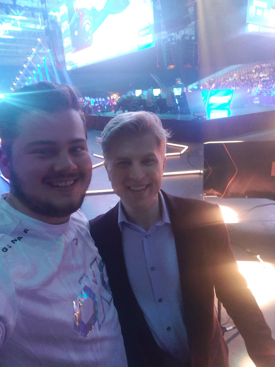 MisterIronGami1's tweet photo. Amazing first day of rlcs. Met a couple of Amazing persons and players. Hope to meet even more tomorrow. #RLCS #FallMajor https://t.co/Vz3lUwd0FV