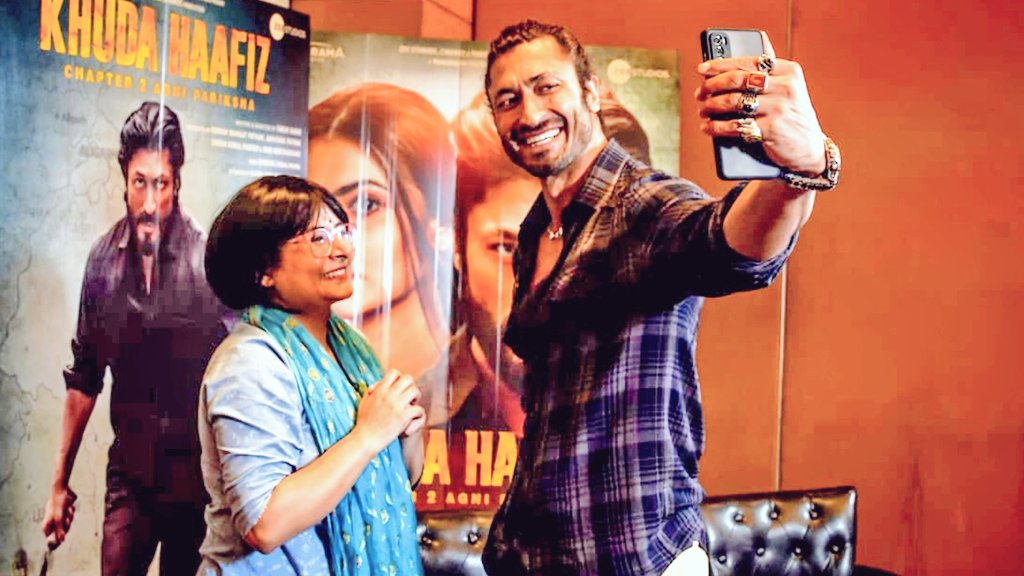 Happy happy birthday to our action hero <a href="/VidyutJammwal/">Vidyut Jammwal</a> ❤️🎂🎉

#vidyutjamwal #HappyBirthdayVidyutJammwal #jamwalions #priyankabhalla #vidyutjammwal #bhallaaunty