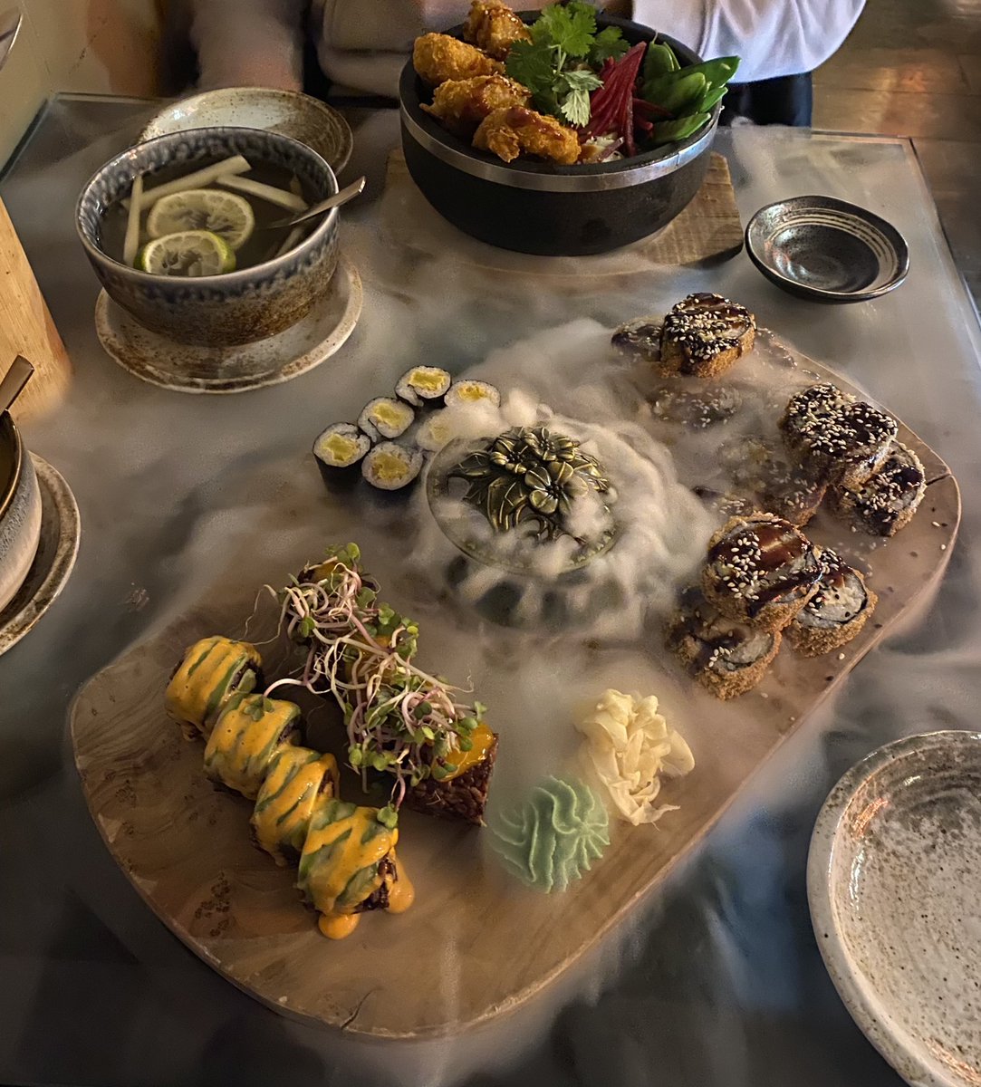 Die armen Veganer mussten mal wieder an Steinen lecken 🌝🌝🌝

#govegan #vegan #sushi #vegansushi