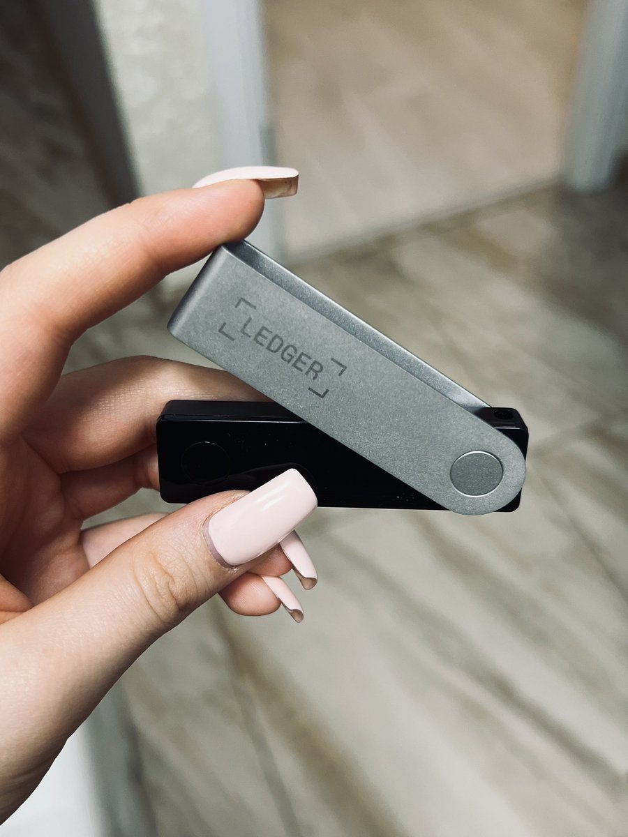 cryptoqueen_007's tweet photo. Got my @Ledger 🫶 #crypto https://t.co/4wjdfuYtVl