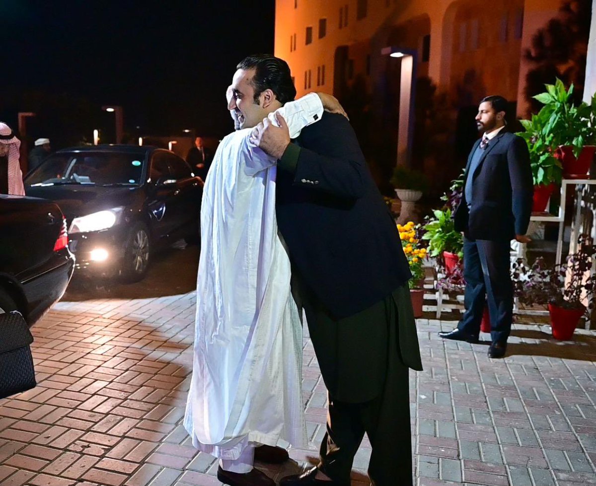 BBhuttoZardari's tweet photo. Pleased to welcome the SG of OIC H.E. Hisseen Brahim Taha @OIC_OIC to @ForeignOfficePk today on his 1st bilat. visit to 🇵🇰 . Held fruitful discussions on the OIC's org. matters, IIOJK, Afghanistan, &amp; Islamophobia. Deeply appreciate OIC's role &amp; commitment to leading Muslim World. https://t.co/BRGxobfewX