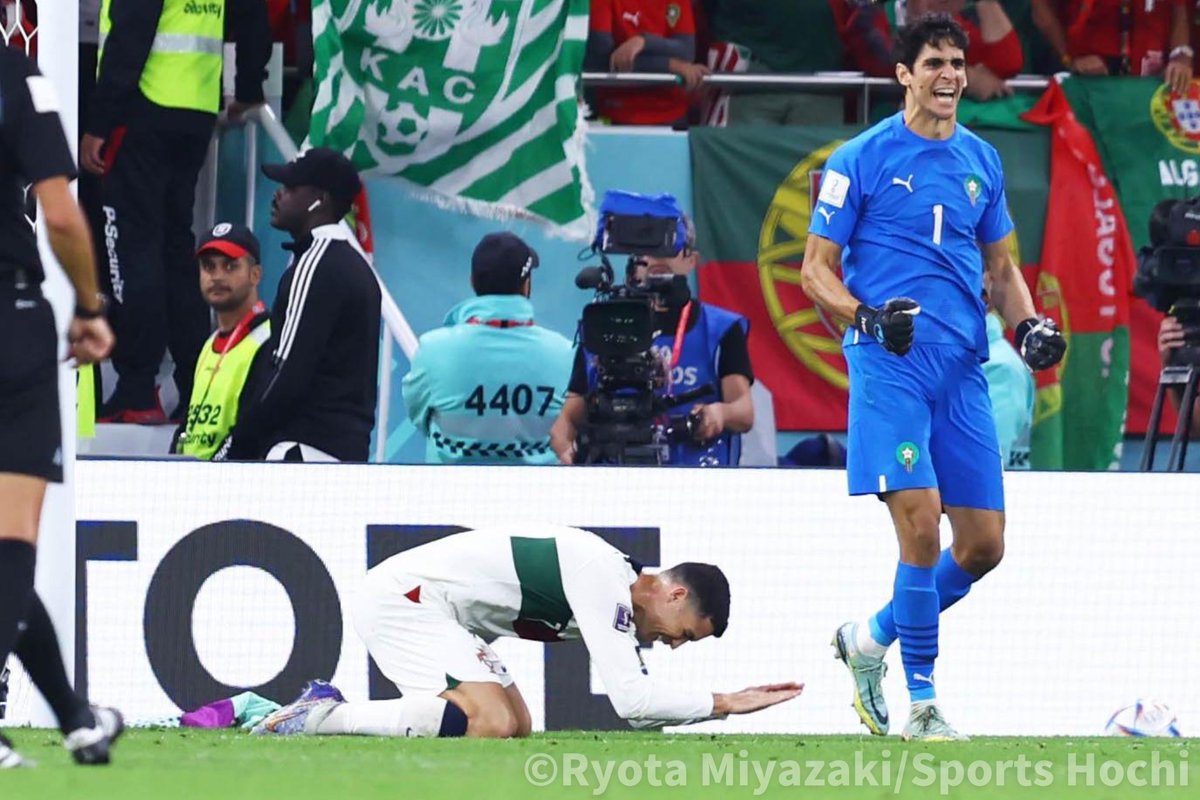 W杯 アフリカ史上初のベスト4に進出したモロッコ快進撃の一方で 涙を流すクリスティアーノ ロナウドの姿が心にくる Togetter
