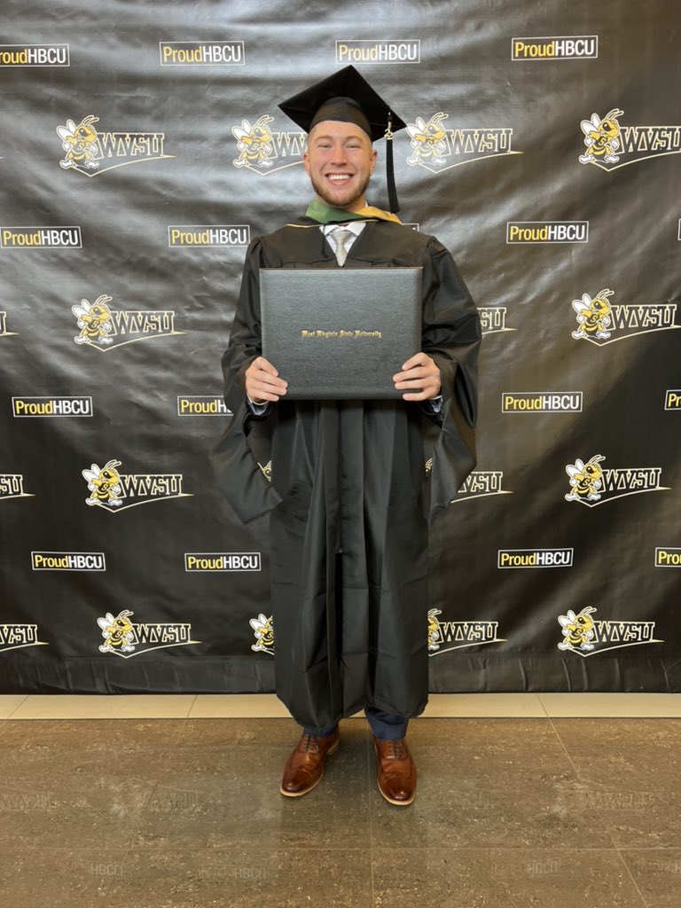 DrewChance_10's tweet photo. A lot of hard work went into this! Finished my masters program with a 4.0 #ProudHbcuGrad πππ€ https://t.co/UZJc8ryDHW
