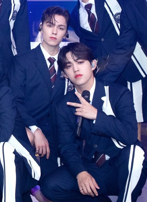 cheolsolzone's tweet photo. Screaming, crying, throwing up 😩🥰

#CHEOLSOL #SEVENTEEN @pledis_17 https://t.co/lSI4wfGu2o
