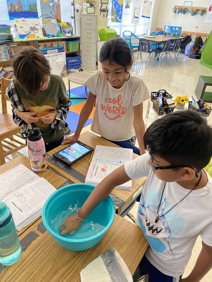 _MrsEnsor's tweet photo. Ask us about The Magic Glove Lab! #scienceiscool @pmepelicans https://t.co/Eh288O2iGy