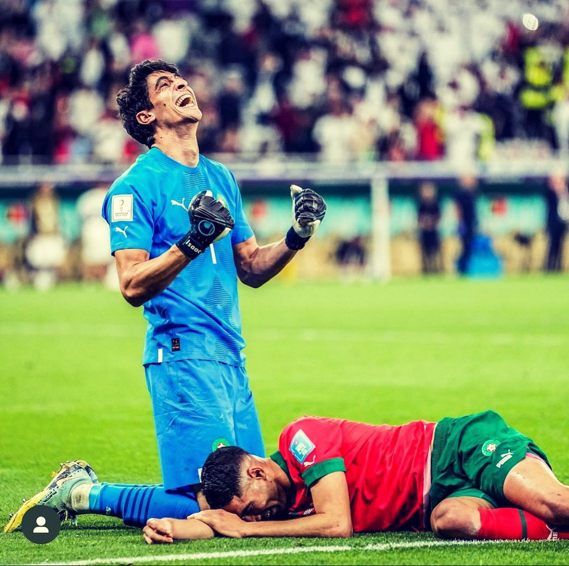 ChahrazedZgr's tweet photo. وَطَنِي يَقْصِف و لاَ يُبَالِي 🇲🇦♥️✌🏽
To the 1/2 Final 
LGABED
Thank you ♥️✌🏽
#المغرب 
#morocco 
#المغرب_البرتغال 
#FIFAWorldCup 
#MoroccoVsPortugal https://t.co/q9Y0gN5lYg