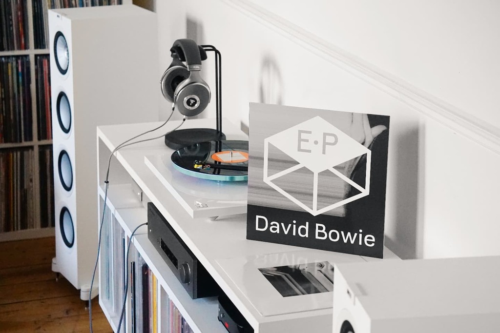 JayParmar's tweet photo. 'The Next Day Extra EP' (2013/2022) by David Bowie. This was a must-buy from this year's Black Friday for me, having loved the outtakes and extras from 'The Next Day' era. Never thought I'd see it actually issued on vinyl - SO glad it hadn't been forgott… https://t.co/hdNwNZPGBY https://t.co/1ST0ULwCTR