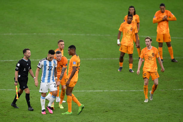 "Pero los argentinos"... 

Que sigan hablando.