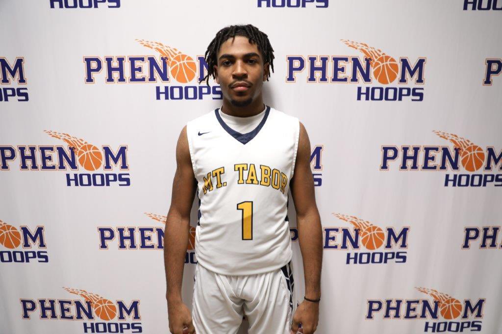 5’9 ‘23 JP Peterkin (Mount Tabor) is so relentless. Quick, rugged lead guard with really sharp defensive instincts. Mirrors his on-ball assignment, intercepts passing lanes, and turns opposing ball-handlers on a consistent basis. Capable scorer #HealthyBlueNC #PhenomTourneyTown