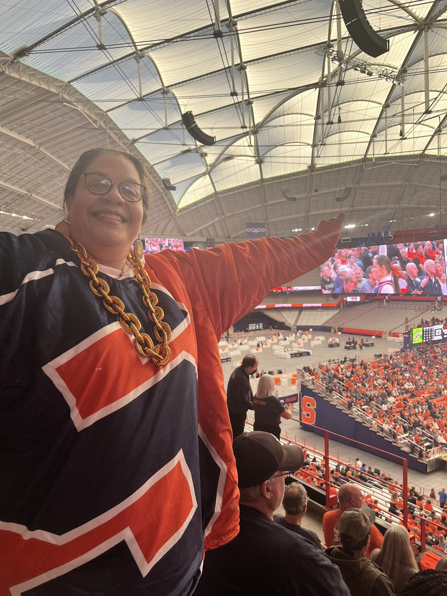solmorrell's tweet photo. #CUSESUPERFAN @CusePromos 🏀🏀🏀 https://t.co/lqyyRg1BtY