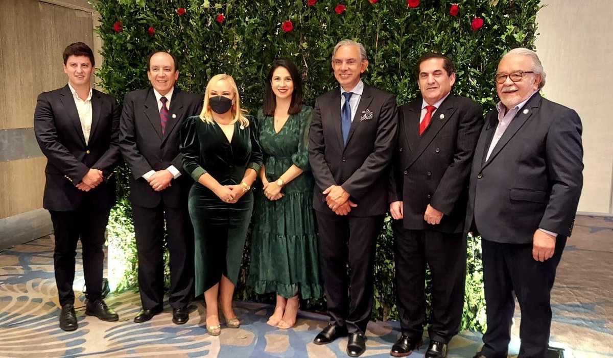 Siempre es grato compartir un momento de confraternidad con nuestros directores y socios <a href="/amchamgye/">AMCHAM Guayaquil</a>. Es un gusto que hayan disfrutado de esta velada organizada con cariño para ustedes. 🎄🌟