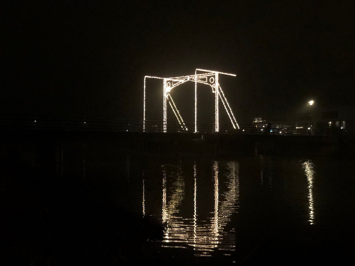 Een #eerbetoon aan alle #Hardenbergers van weleer maar ook aan al het moois van vroeger dat helaas is verdwenen uit onze stad.
Wij wensen u allen fijne fijne #feestdagen toe!
#hardenberg #vecht #ludiekeactie