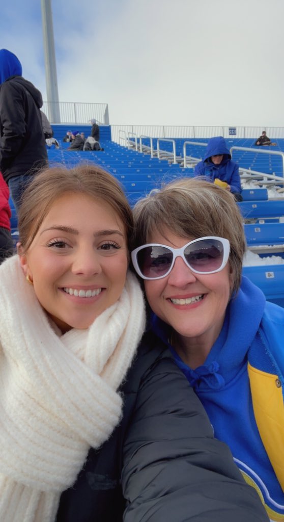 Livvinwild's tweet photo. #gojacks 💙💛 https://t.co/tZCQK9Vtfn