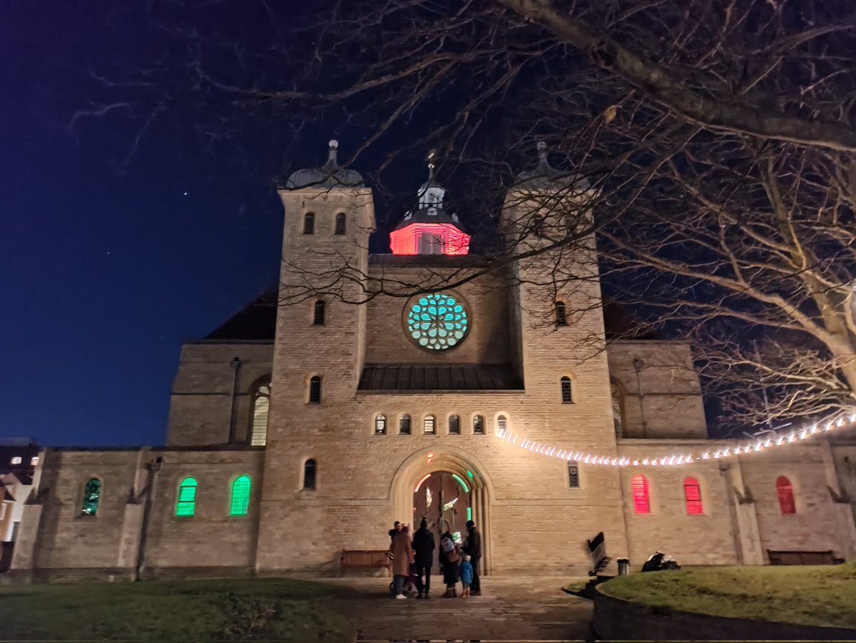 Busy and festive day @portsmouthcathedral! Christmas Fair followed by Carols on the Green #portsmouthcathedral #portsmouth #cathedral #oldportsmouth #christmas #christmasfair #carols #festive