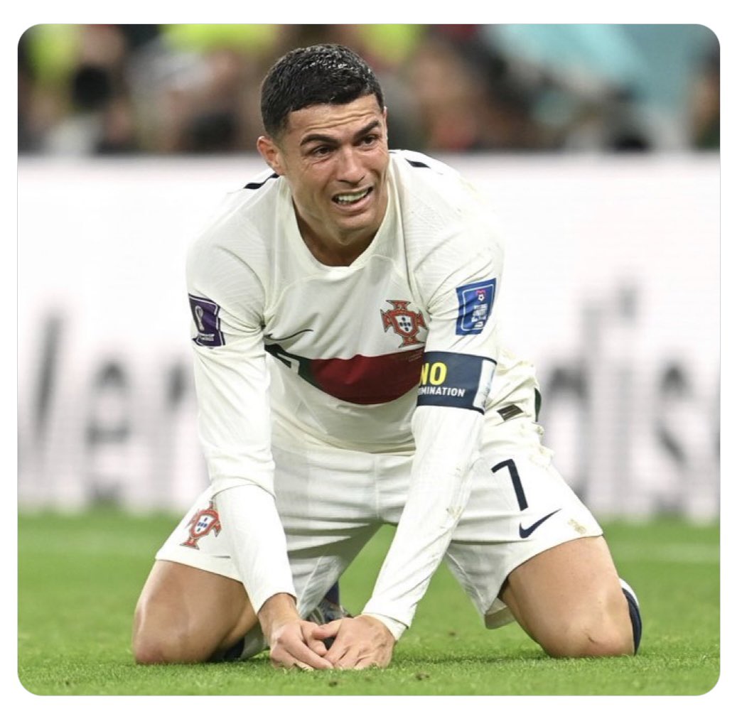 Se va del mundial el mejor jugador de la historia del fútbol. No importa que gane la mafia. El planeta debería sentir gratitud hacia el. El DT desperdició su mejor activo. Hoy pierde el fútbol. El dolor de Cristiano se le pasará rápido,su grandezaNunca. #Planetafutbol #Cristiano