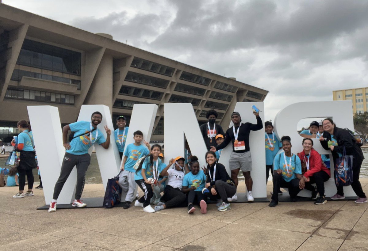 qpipkinsMEd's tweet photo. It was the best morning ever running the Dallas BMW Marathon with my teachers and students! Having this experience with them in the heart of our city was priceless! Thank you @oncor @BMW and DallasISD! @JNB_Eagles @TeamDallasISD @ACEDallasISD https://t.co/zDVkoOa99H