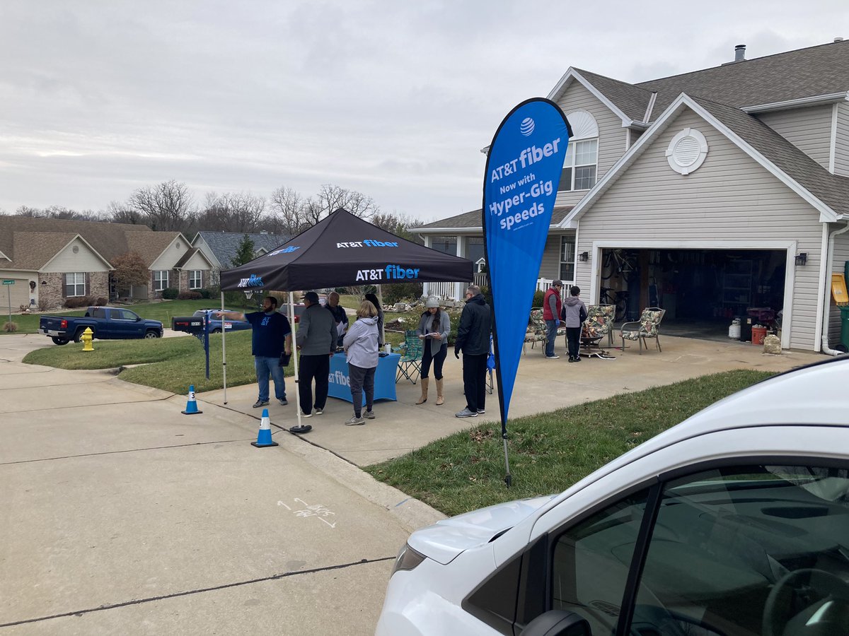 devin_pelkey's tweet photo. Somerset Hills is TURNING UP for Fiber!  Come warm up by the fire pit while you wait 🔥🙌!  BIG Thank You to Tami and the HOA for making this possible 🙏!
@WesleyKyleNeal @Bethaney_Hart @ElfenLyndsie @ssthefiberqueen @KattiaS_Ramirez @AlyssaMoore_12 @theJoshRHarris https://t.co/x6VACCd38H
