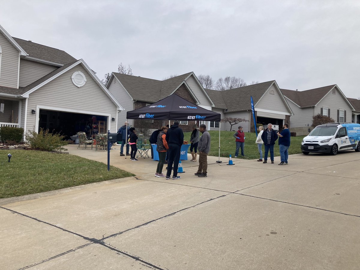 devin_pelkey's tweet photo. Somerset Hills is TURNING UP for Fiber!  Come warm up by the fire pit while you wait 🔥🙌!  BIG Thank You to Tami and the HOA for making this possible 🙏!
@WesleyKyleNeal @Bethaney_Hart @ElfenLyndsie @ssthefiberqueen @KattiaS_Ramirez @AlyssaMoore_12 @theJoshRHarris https://t.co/x6VACCd38H