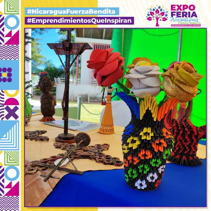 Bellos floreros elaborados por emprendedores que día a día nos ofertan sus productos llenos de creatividad y esfuerzo.
Esto y más encontrarás en la Expo Feria Nicaragua Fuerza Bendita 2022.
Parque Las Madres,Managua 
#UnidosEnVictorias
#DiciembreAlegriasFamiliares