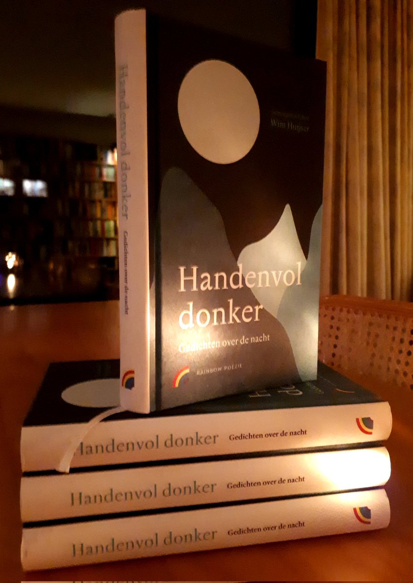 Nachtpoëzie als lichtpunt in de donkere weken.<a href="/RainbowBoeken/">Uitgeverij Rainbow</a>