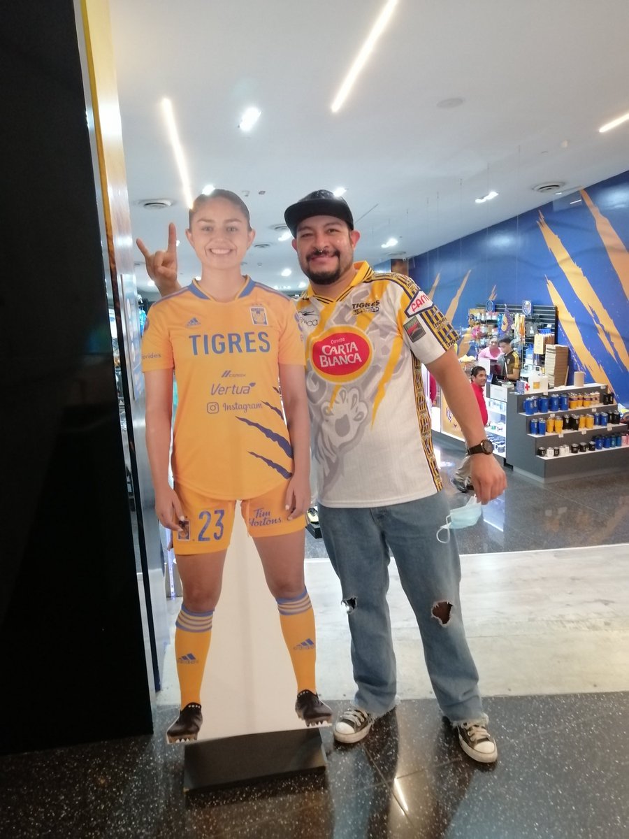 Ko1barras's tweet photo. Con la crack @gtz_jana  ahahahha de @TigresFemenil https://t.co/fuI4JaGB1Y