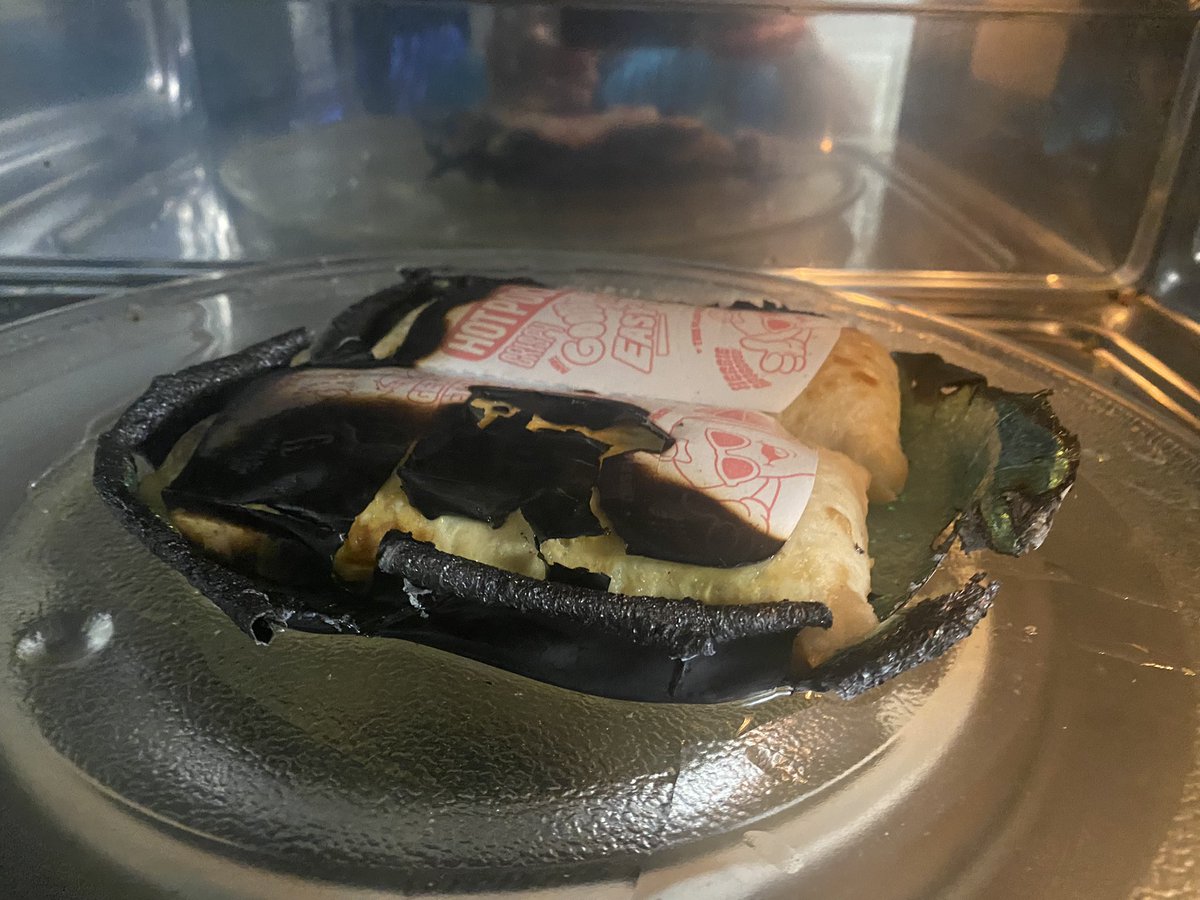 JohnnyLazenby's tweet photo. @hotpockets your suggestion of warming up on paper plates 1)caused a fire 2) daughter didn’t get dinner 3) had my wife yell at me as to why use a paper plate. Sorry didn’t take a pic during the fire. Bad suggestion. Reg plate would have been better. Bad marketing idea. https://t.co/toEPEBf4mQ