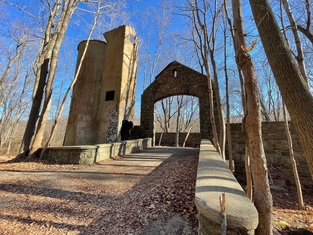 ORCiesielski's tweet photo. Wandering around the #HudsonHighlands today. #BullHill https://t.co/QZMQj5BPBM
